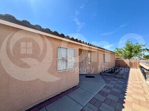 2152 W Burlwood Way in Tucson, AZ - Building Photo - Building Photo