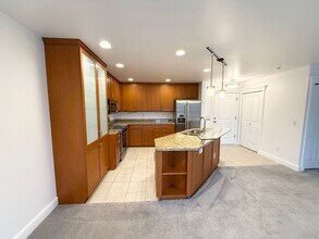 3150 W Government Way in Seattle, WA - Building Photo - Building Photo