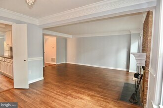 1009 N Van Dorn St in Alexandria, VA - Building Photo - Building Photo