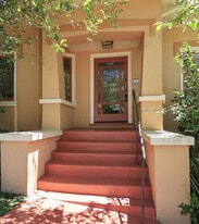 538 Kenmore Ave in Oakland, CA - Building Photo