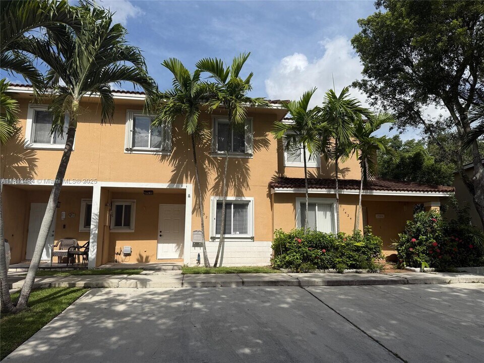 17432 SW 140th Ct in Miami, FL - Building Photo