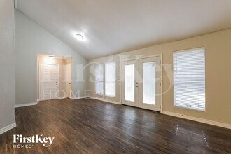 8747 Summit Pines Dr in Humble, TX - Building Photo - Building Photo