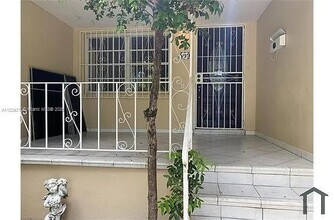 800 SW 25th Rd in Miami, FL - Building Photo - Building Photo