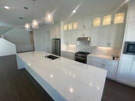 2055 Starling Ln in Alameda, CA - Building Photo