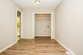 5720 Old Bill Cook Rd in Atlanta, GA - Building Photo - Building Photo
