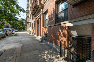 256 Seaman Ave in New York, NY - Foto de edificio - Building Photo