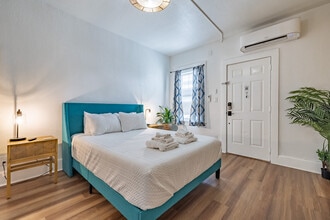 Satoshi Sol-FULLY FURNISHED AND ALL INCLUSIVE in St. Petersburg, FL - Foto de edificio - Interior Photo
