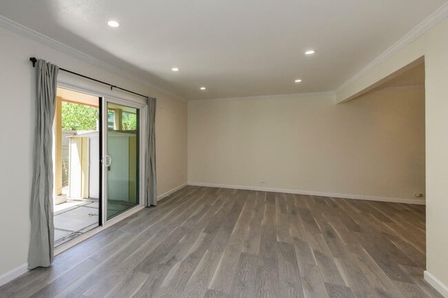 5105 Admiralty Ln in Foster City, CA - Building Photo - Building Photo