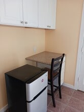 943 Casanova Ave, Unit Studio in Monterey, CA - Foto de edificio - Building Photo