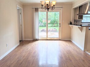 5559 Aspen St in Bellaire, TX - Building Photo - Building Photo