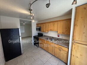 1245 E 25th St in Tucson, AZ - Building Photo - Building Photo