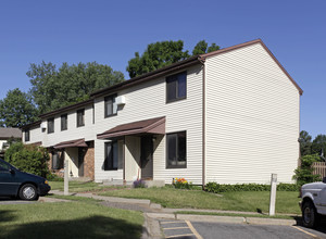 Rolling Meadows Cooperative in Inver Grove Heights, MN - Foto de edificio - Building Photo