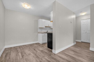 Gatensbury Apartments in Coquitlam, BC - Building Photo - Building Photo