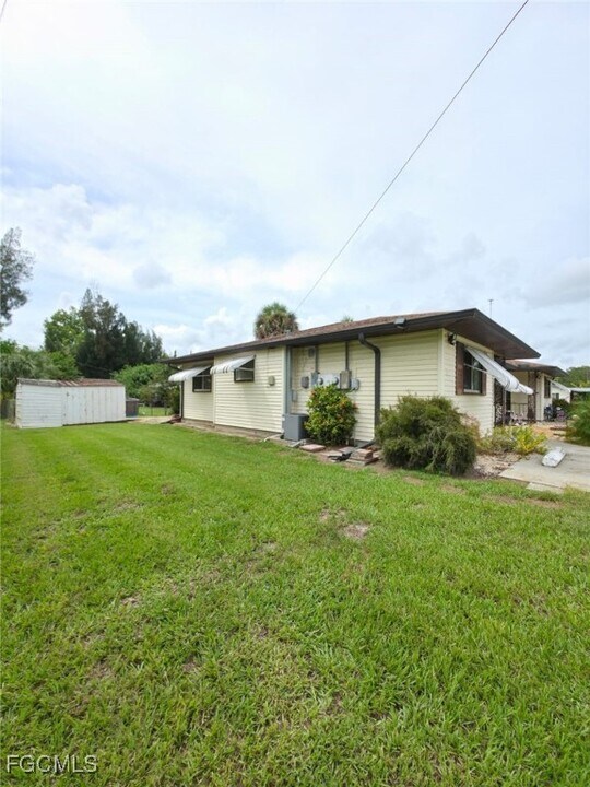 1875 Sadler Rd in North Fort Myers, FL - Building Photo