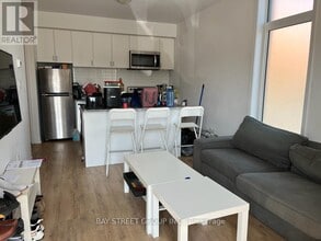 96 Simcoe St N in Oshawa, ON - Building Photo - Building Photo