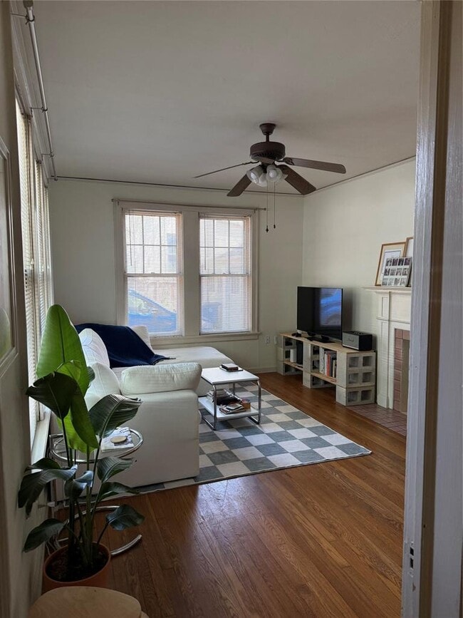 property at 1417 W Lynn St