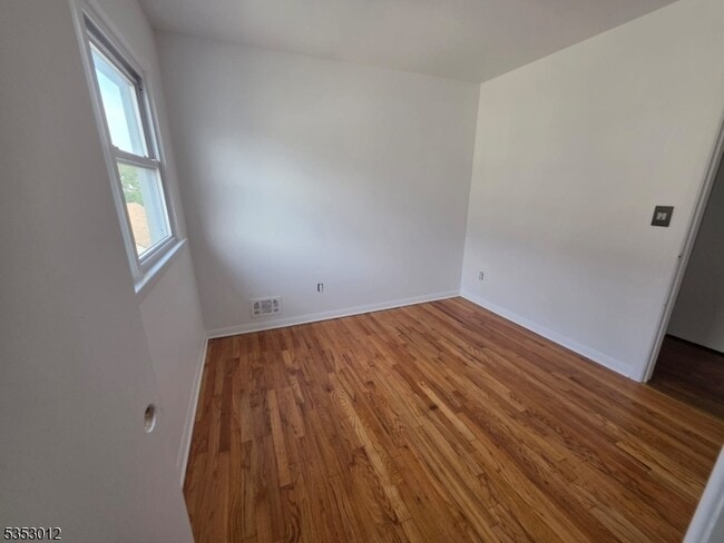 212 Mellon Pl in Elizabeth, NJ - Building Photo - Building Photo