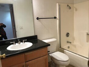 5022 Los Morros Way-Unit -37 in Oceanside, CA - Building Photo - Building Photo