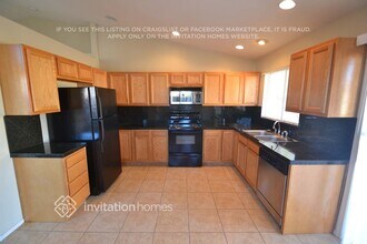 8338 W Hubbell St in Phoenix, AZ - Foto de edificio - Building Photo