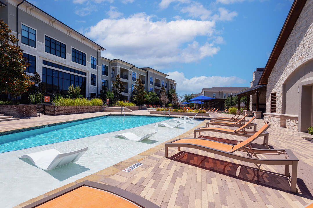 The Hendry in Garland, TX - Foto de edificio