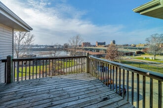 Riverwalk Residences in Waterloo, IA - Foto de edificio - Building Photo