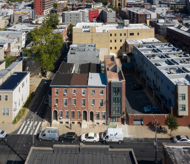 711 N 16th St in Philadelphia, PA - Foto de edificio - Building Photo