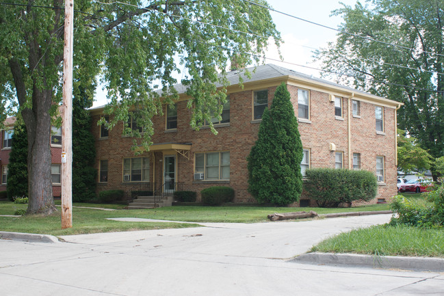 1323 E Colorado St in Milwaukee, WI - Foto de edificio - Building Photo