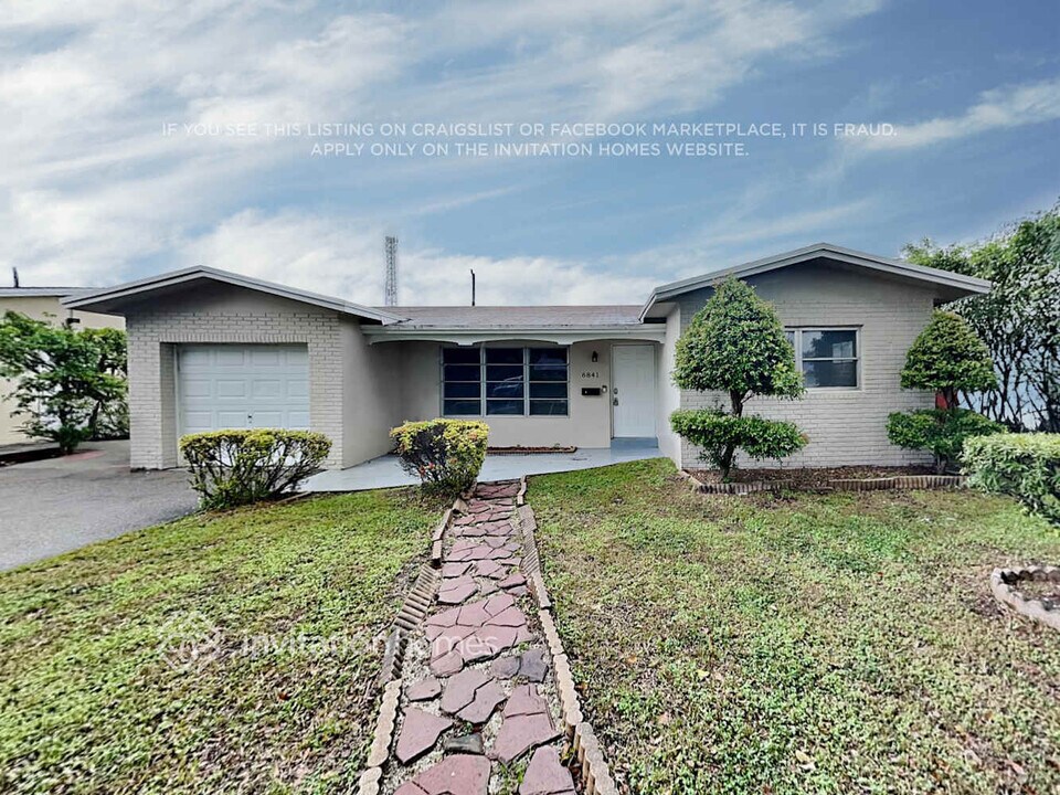 6841 Liberty St in Hollywood, FL - Building Photo