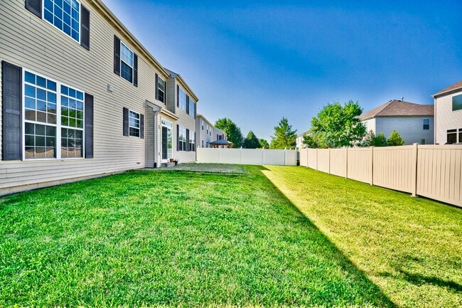 447 Cardinal Ln in Bolingbrook, IL - Foto de edificio - Building Photo