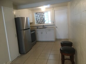 1725 Hoe St, Unit B in Honolulu, HI - Foto de edificio - Building Photo