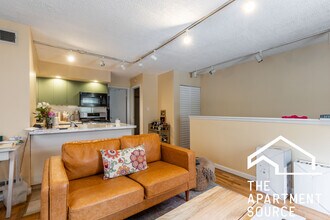 715 W Diversey Pky, Unit 1A in Chicago, IL - Building Photo - Building Photo