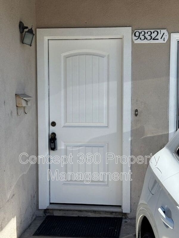 9332 Elm Vista Dr in Downey, CA - Foto de edificio - Building Photo