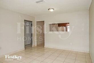 3453 NW 191st St in Miami Gardens, FL - Foto de edificio - Building Photo