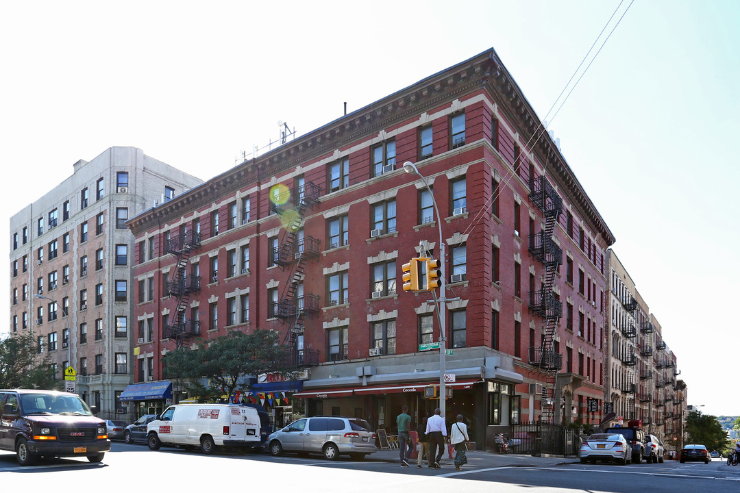 1588-1600 Amsterdam Ave in New York, NY - Building Photo