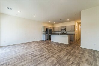 4242 Lunar Cyn Ave in North Las Vegas, NV - Building Photo - Building Photo