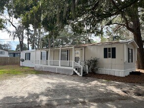 Pinewood Mobile Home Community in Savannah, GA - Building Photo - Interior Photo