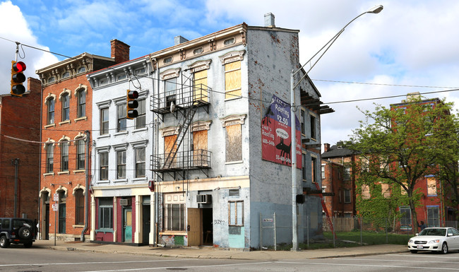 1447 Walnut in Cincinnati, OH - Building Photo - Building Photo