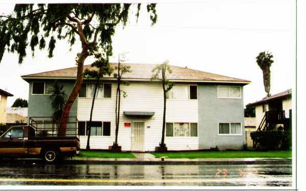 2348 W Valencia Dr in Fullerton, CA - Building Photo