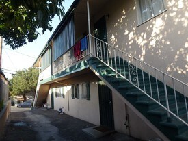 2134 Santa Ynez St in Los Angeles, CA - Foto de edificio - Building Photo