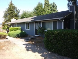 3803 SE 33rd Pl in Portland, OR - Building Photo