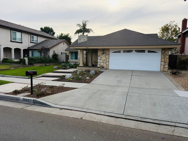 2806 S Diamond St in Santa Ana, CA - Building Photo - Building Photo