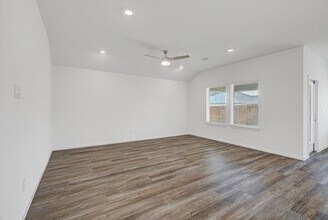 20550 Fourier Dr in New Caney, TX - Building Photo - Building Photo