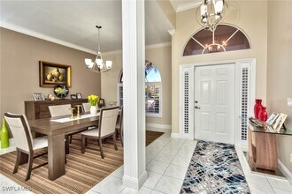 8850 Creek Run Dr in Bonita Springs, FL - Foto de edificio - Building Photo