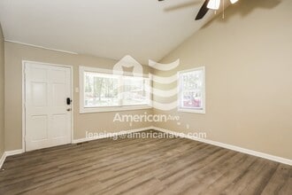 102 Lincoln St in Warner Robins, GA - Foto de edificio - Building Photo