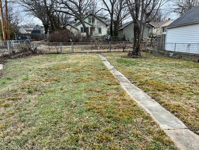 1034 Lawrence St in Emporia, KS - Building Photo - Building Photo