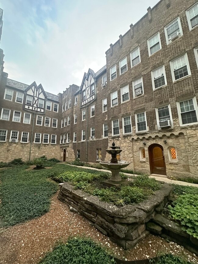 property at 2333 W Farwell Ave