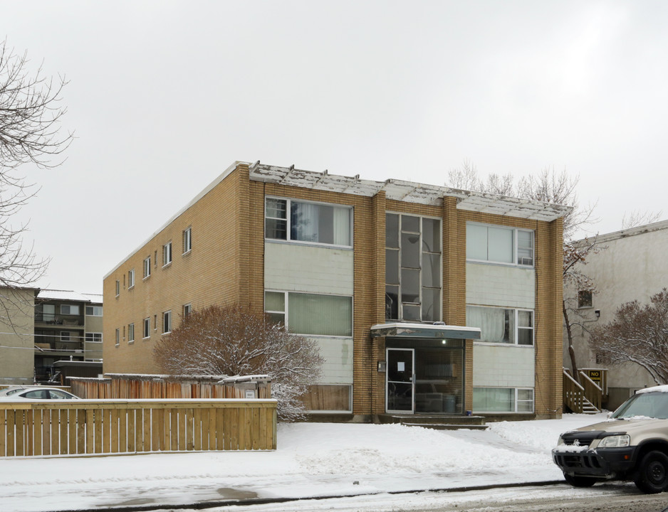 523 24th Ave SW in Calgary, AB - Building Photo