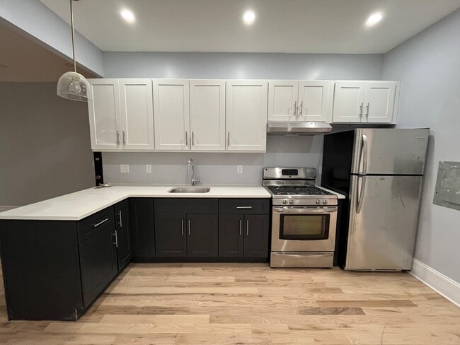 95 Bostwick Ave in Jersey City, NJ - Foto de edificio - Building Photo