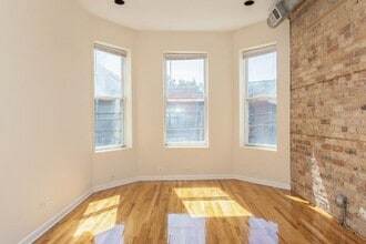 2450 N Southport Ave, Unit 2450-204 in Chicago, IL - Building Photo - Building Photo