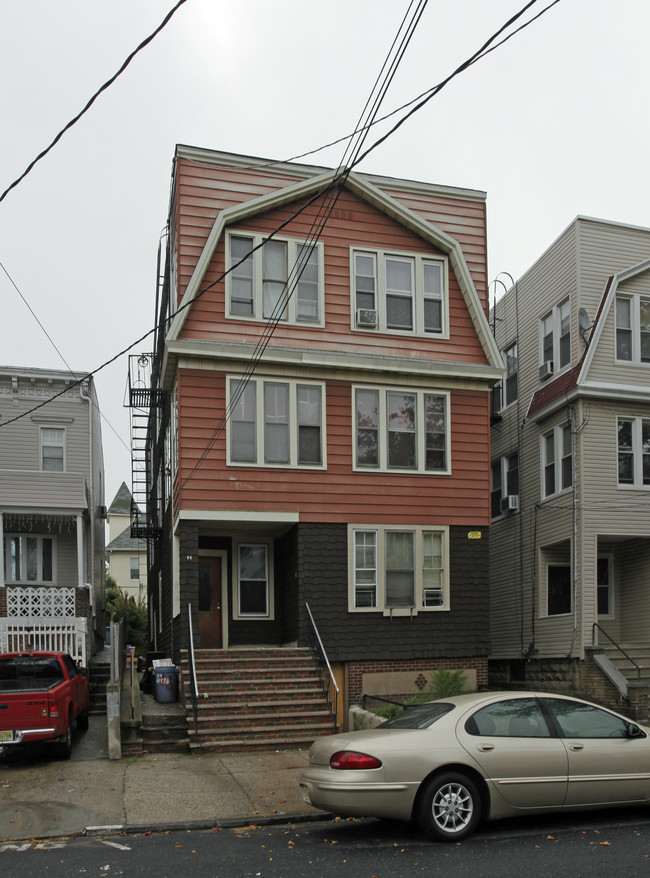 94 Pearsall Ave in Jersey City, NJ - Building Photo - Building Photo